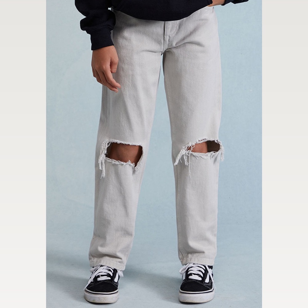 PacSun Grey 90s Boyfriend Ripped Jeans
Size US 26